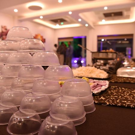 Hotel Gulmohar Pride Ahmednagar Esterno foto