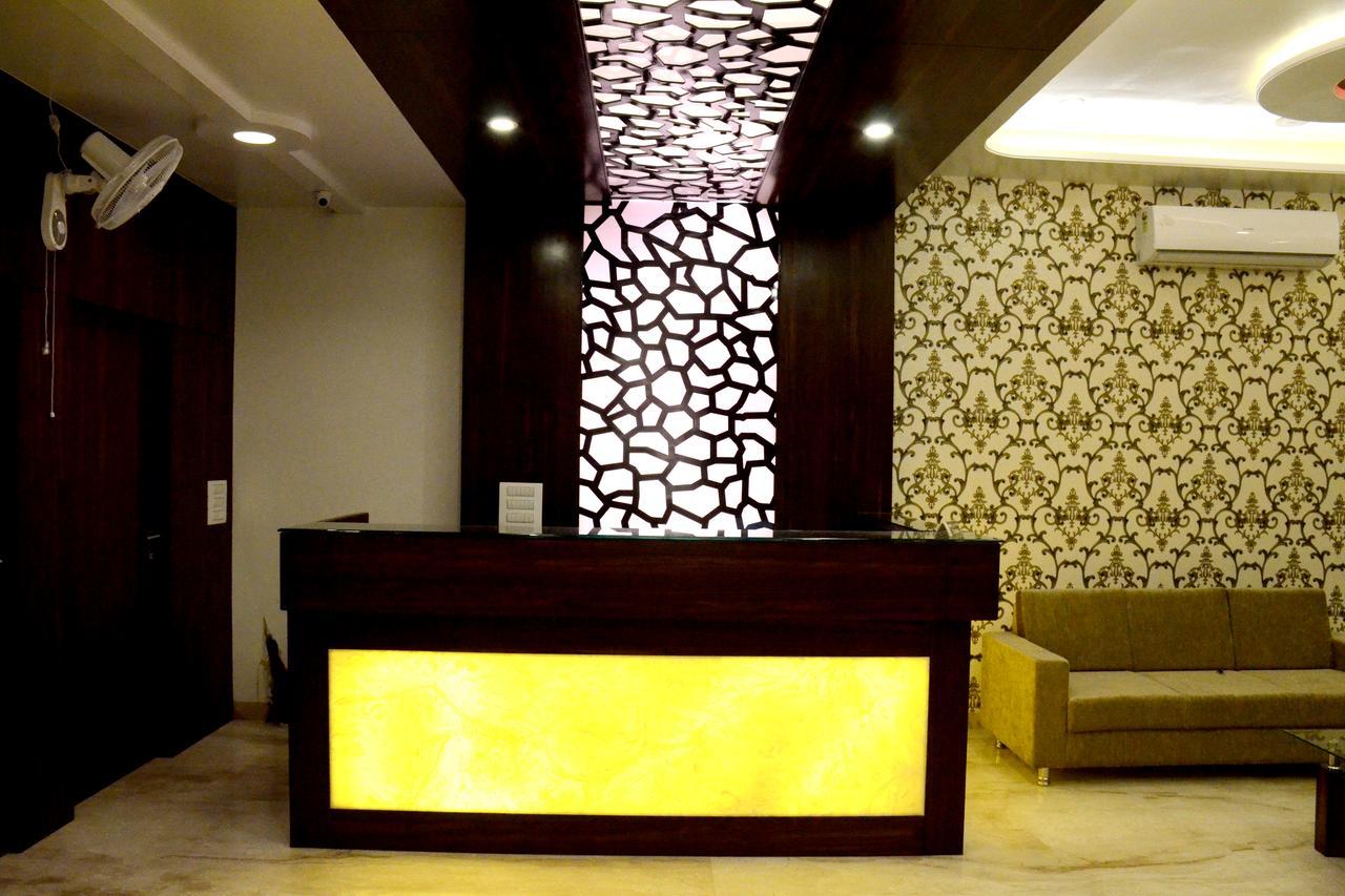 Hotel Gulmohar Pride Ahmednagar Esterno foto