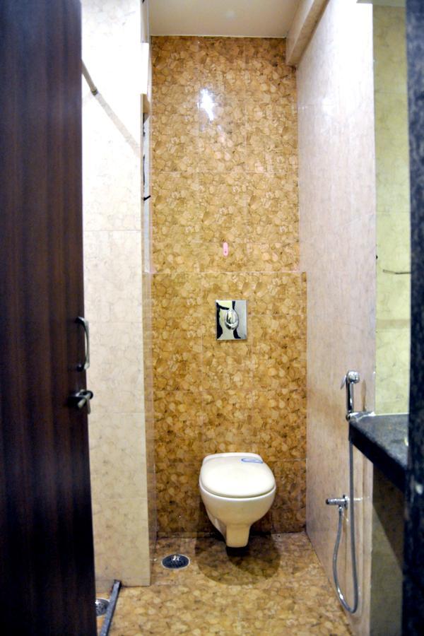 Hotel Gulmohar Pride Ahmednagar Esterno foto