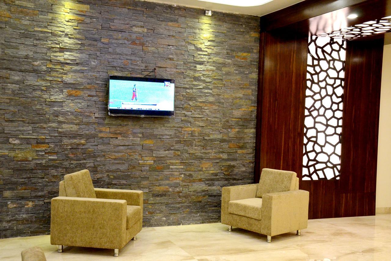Hotel Gulmohar Pride Ahmednagar Esterno foto