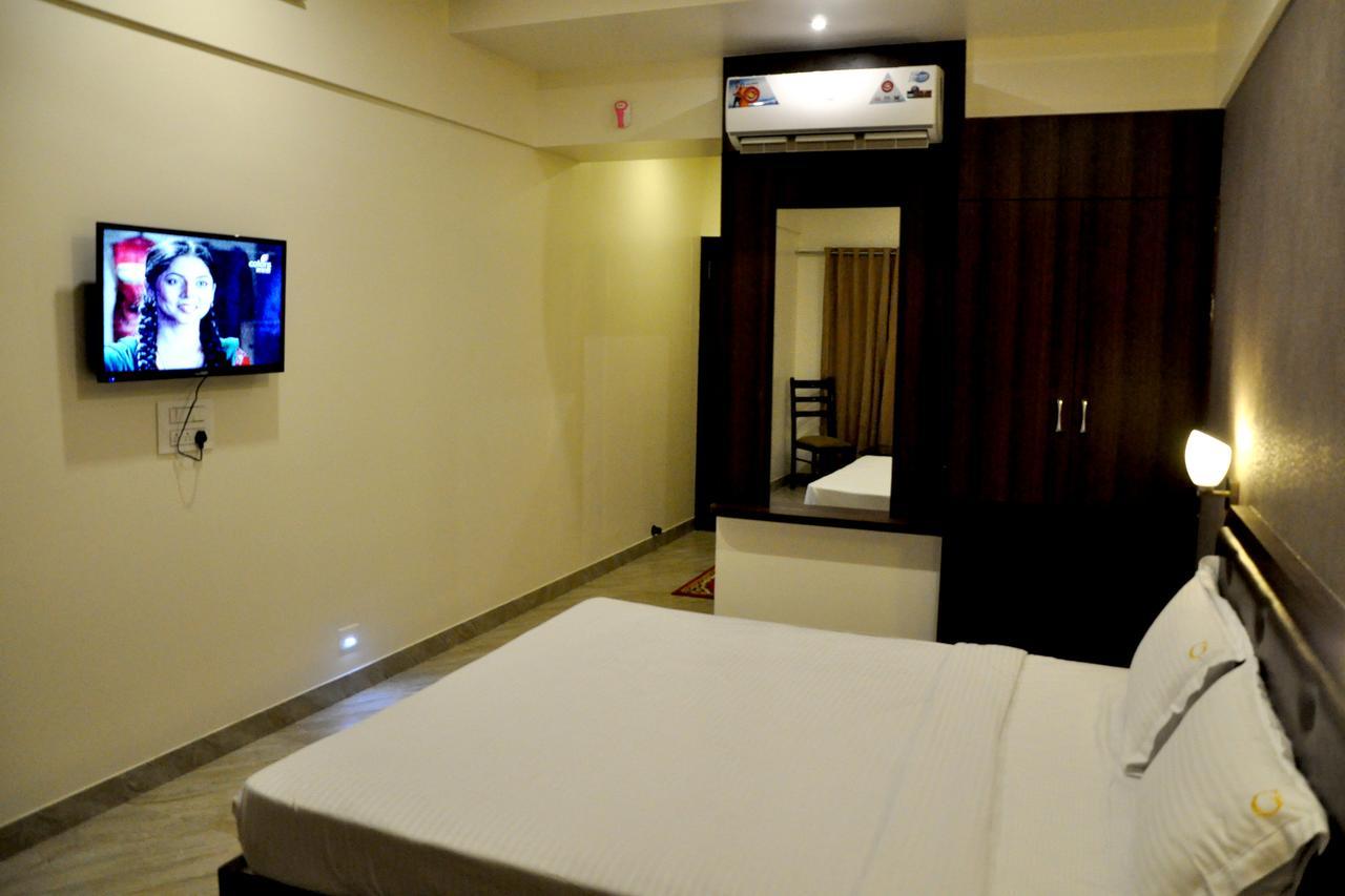 Hotel Gulmohar Pride Ahmednagar Esterno foto
