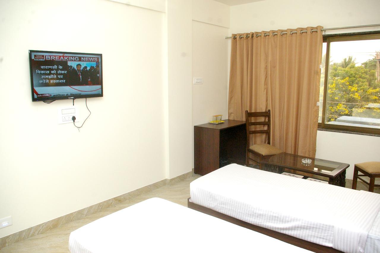 Hotel Gulmohar Pride Ahmednagar Esterno foto