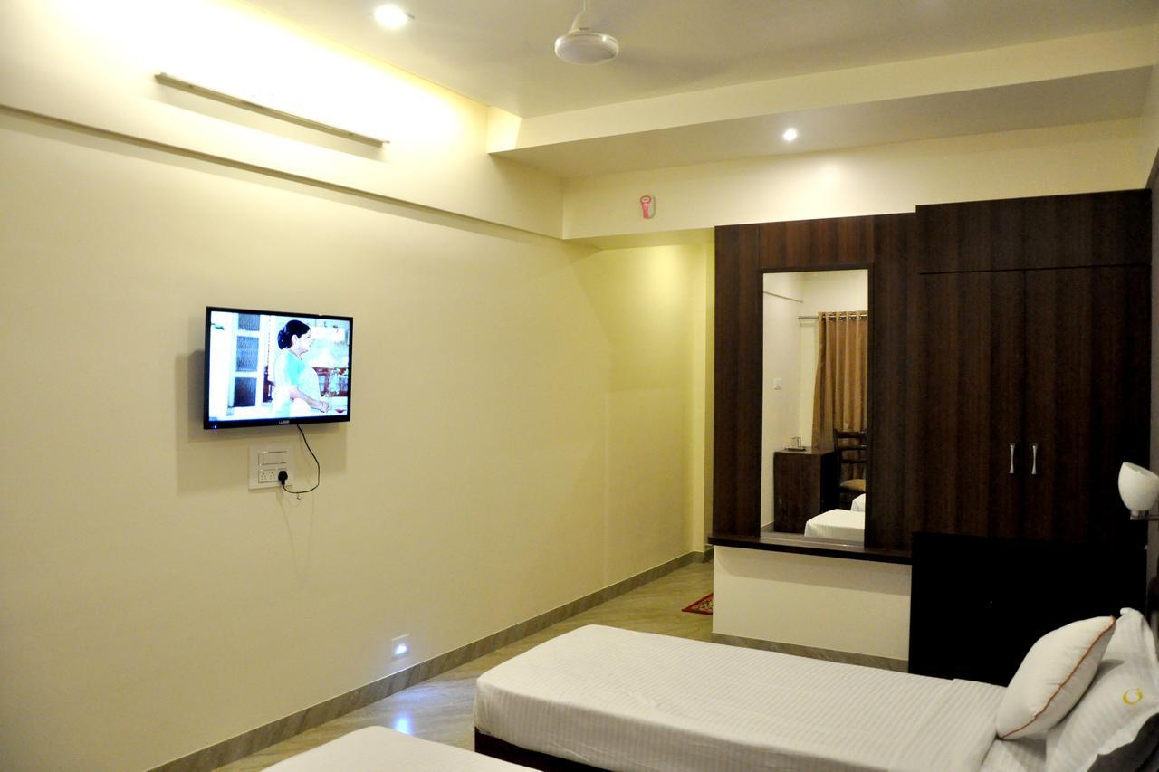 Hotel Gulmohar Pride Ahmednagar Esterno foto