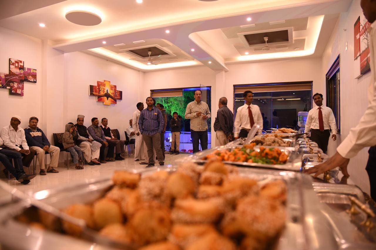Hotel Gulmohar Pride Ahmednagar Esterno foto