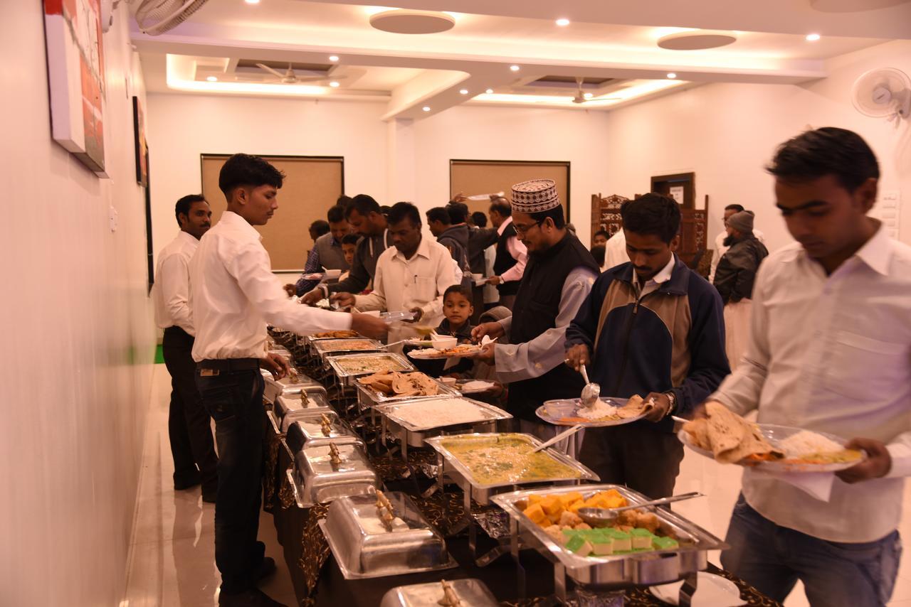 Hotel Gulmohar Pride Ahmednagar Esterno foto